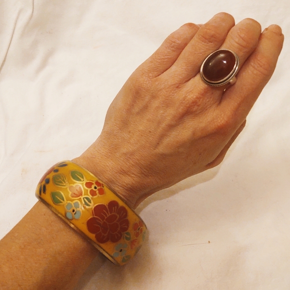 Vintage Hand-Painted Asian Flower Bracelet - Picture 2 of 6